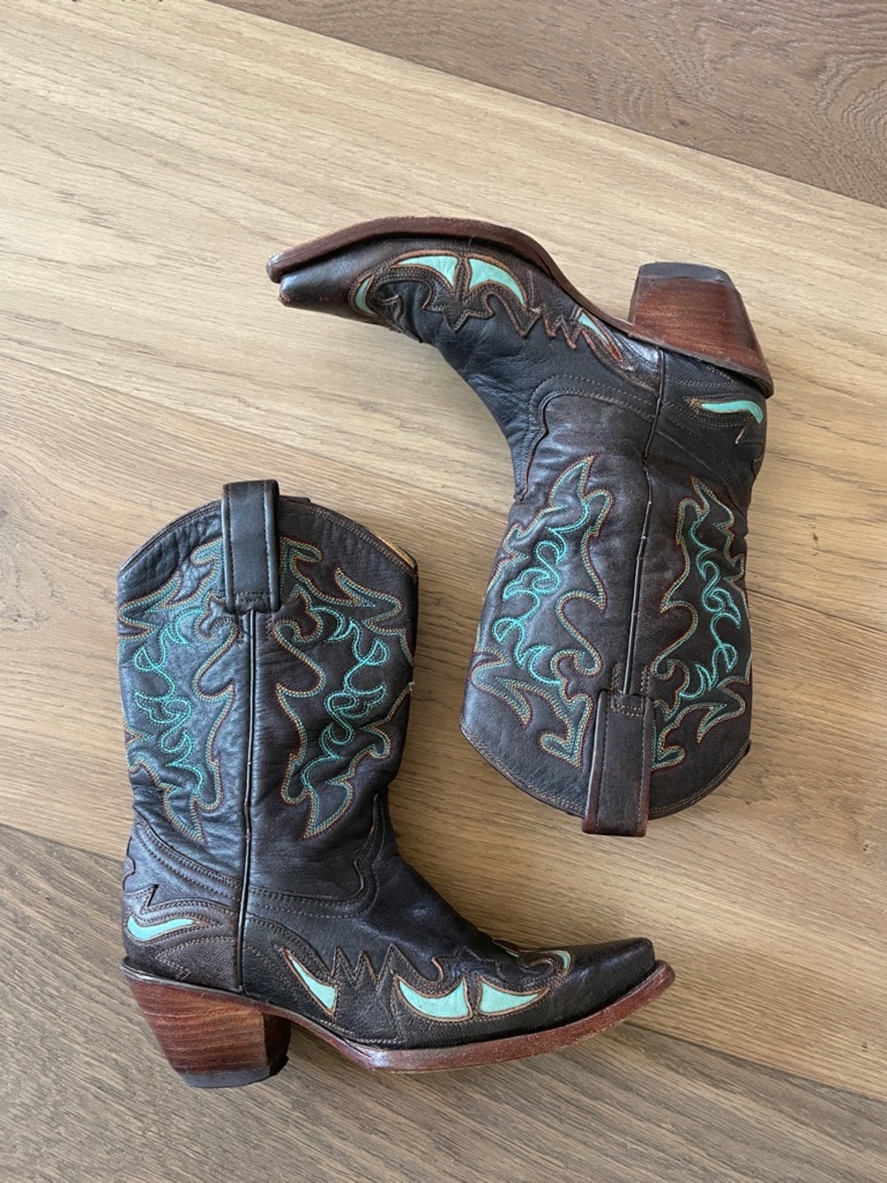 Corral R2501 Distressed Brown Turquoise Inlay Snip Toe Cowboy Boots Women’s 7M